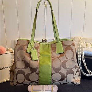 EUC Coach Signature Stripe Kiss-lock Tote Beige/Lime Green J0969-F13533